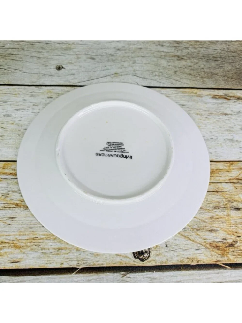 Livingquarters LIQ10 White Embossed Basketweave Lines 7.75